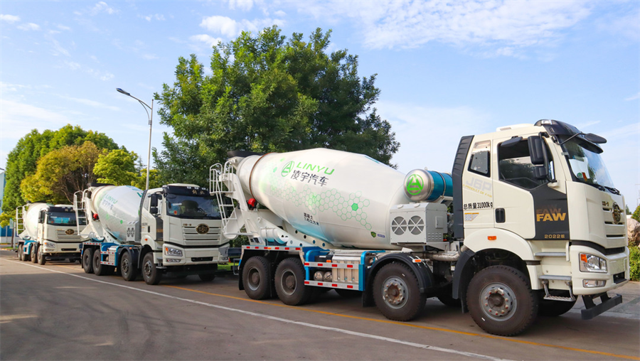 秋高氣爽，再傳捷報(bào)！50臺(tái)凌宇混動(dòng)攪拌車奔赴華東，盡顯靚麗風(fēng)采