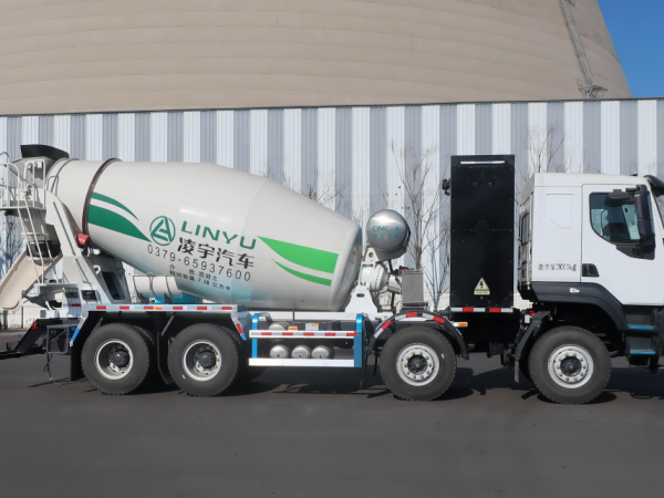 寶馬展榮耀見證，中集凌宇純電動攪拌車斬獲“2024工程機(jī)械行業(yè)TOP10年度榜·明星產(chǎn)品質(zhì)量之星獎”