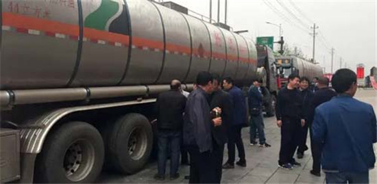 中集凌宇：三晉大地現(xiàn)新潮液罐車，引來200多人圍觀