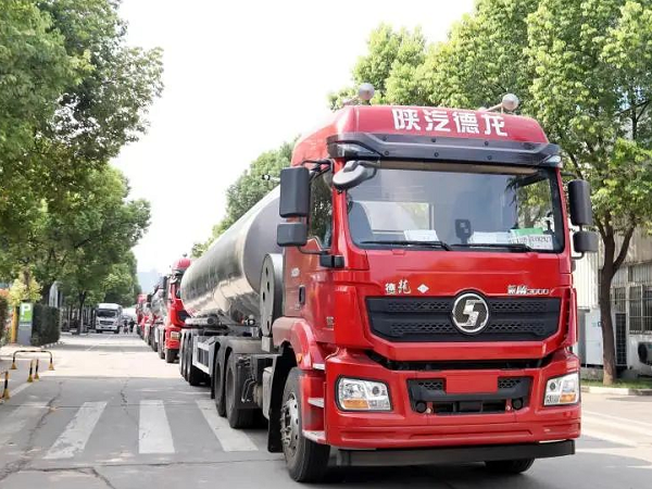 疫情之下，海外客戶線上訂車，20臺凌宇罐車批量交付！