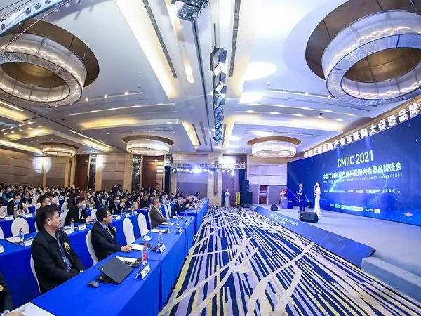 中集凌宇攪拌車榮獲“中國(guó)工程機(jī)械明星產(chǎn)品用戶口碑獎(jiǎng)”