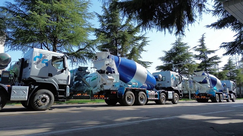 【發(fā)車新聞】凌宇攪拌車交付一線，牡丹花開又逢君！